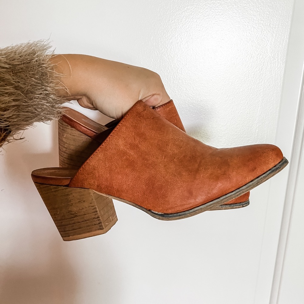 Seven7 Dandy Block Heeled Mules Size 9
